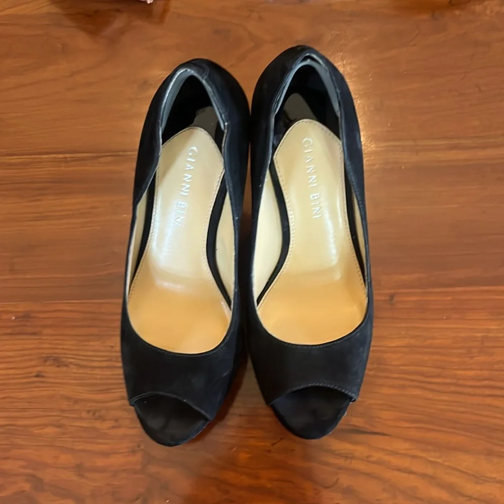 Gianni Bini Women's Black Courts - Picture 9 of 11